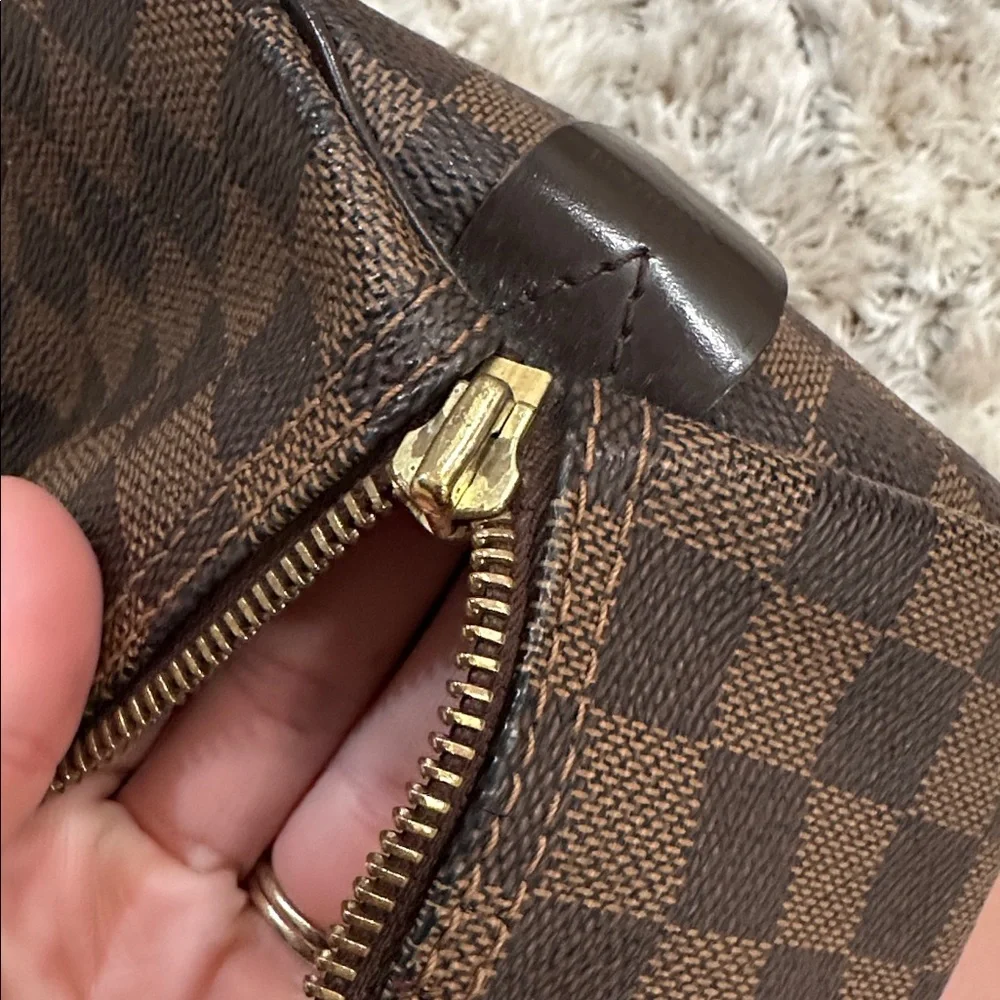 Louis Vuitton
Damier Ebene Speedy 35 - Picture 2 of 11